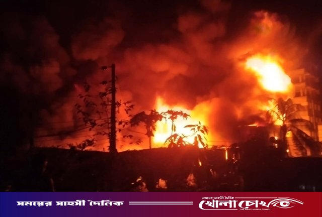 রাজধানীর কদমতলীতে ফোমের মিলে ভয়াবহ আগুন, নিয়ন্ত্রণে ৫ ইউনিট