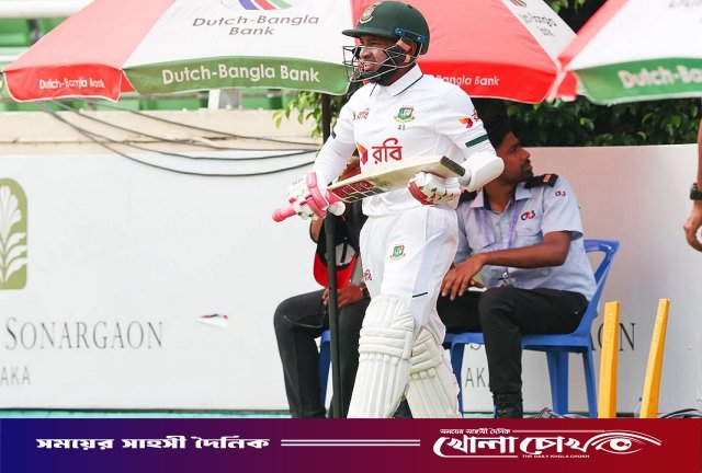 জন্মদিনের উৎসবে মুশফিকের ফিফটি: ব্যাট হাতে লড়ছেন 'মিস্টার ডিপেন্ডেবল'