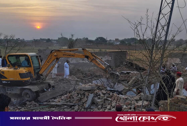 পাকিস্তানে পুলিশ চেকপোস্টে ভয়াবহ আত্মঘাতী হামলা: প্রাণ হারালেন ১২ পুলিশ সদস্য