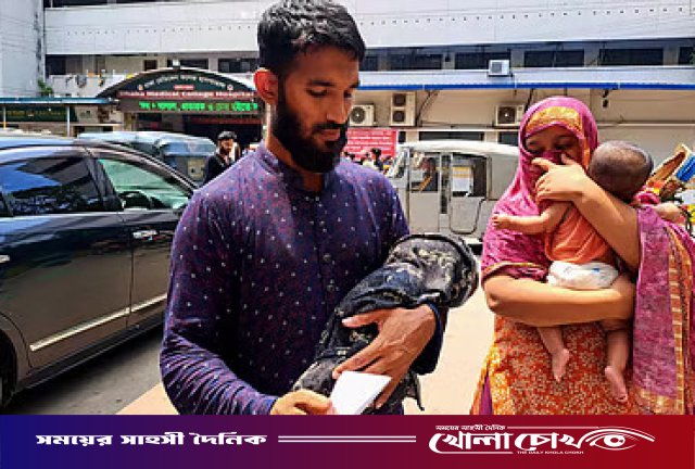 যমজ সন্তান কোলে মা–বাবা, একটি মৃত, অন্যটিও হামে আক্রান্ত