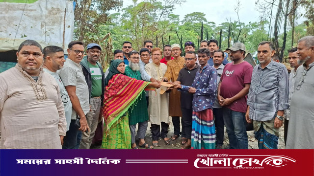 আগৈলঝাড়ায় অগ্নিকাণ্ডে ক্ষতিগ্রস্ত ৩ পরিবারকে জেলা পরিষদের আর্থিক সহায়তা প্রদান