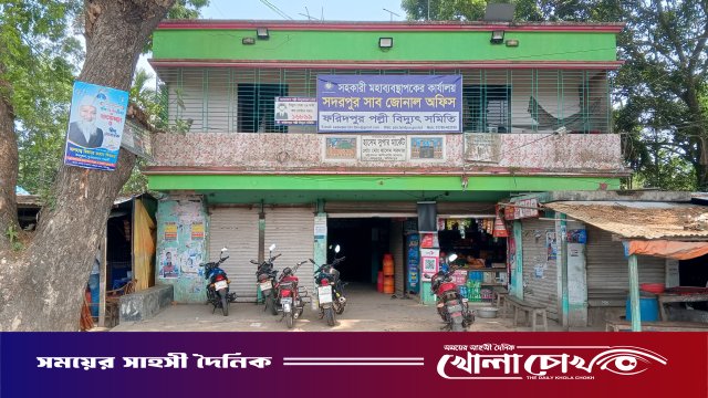 পল্লী বিদ্যুতের এজিএমের বিরুদ্ধে ঘুষ নেওয়ার অভিযোগ গ্রাহকের