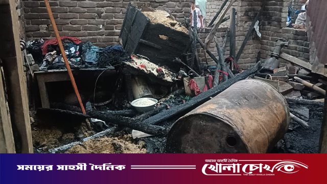 দৌলতপুরে বৈদ্যুতিক শর্ট-সার্কিটের আগুনে কৃষকের বসতবাড়ি পুড়ে ছাই