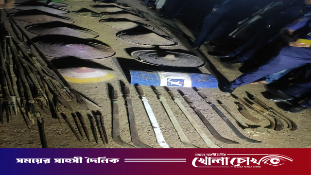 মাগুরায় পুলিশের বিশেষ অভিযানে দেশীয় অস্ত্র উদ্ধার