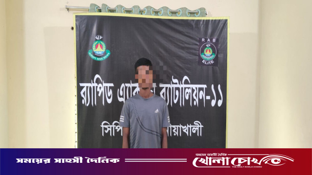 নোয়াখালীতে ৪২ বোতল বিদেশি মদসহ ১১ মামলার আসামি গ্রেপ্তার