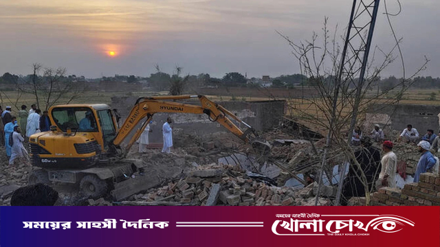 পাকিস্তানে পুলিশ চেকপোস্টে ভয়াবহ আত্মঘাতী হামলা: প্রাণ হারালেন ১২ পুলিশ সদস্য