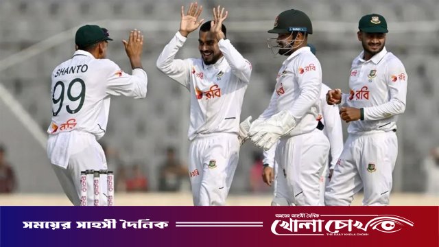 মিরাজের ঘূর্ণি দাপটে চালকের আসনে বাংলাদেশ: ৩৪ রানের লিড নিয়ে দিন শেষ