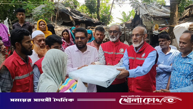 নাজিরপুরে বন্যায় ক্ষতিগ্রস্তদের মাঝে রেডক্রিসেন্টের সহায়তা সামগ্রী বিতরণ