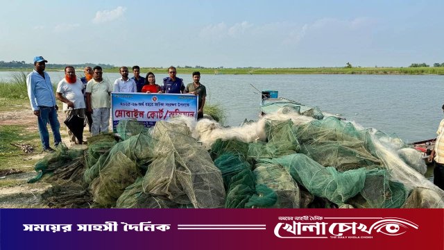সদরপুরে পদ্মা নদীতে অবৈধ জাল বিরোধী বিশেষ অভিযান: দুই জেলের জরিমানা