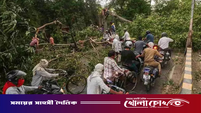ভারতে প্রলয়ংকরী ঝড় ও বজ্রপাতে নিহত বেড়ে ৯০: বিপর্যস্ত উত্তরপ্রদেশ, দিল্লিতে বিমান চলাচল ব্যাহত