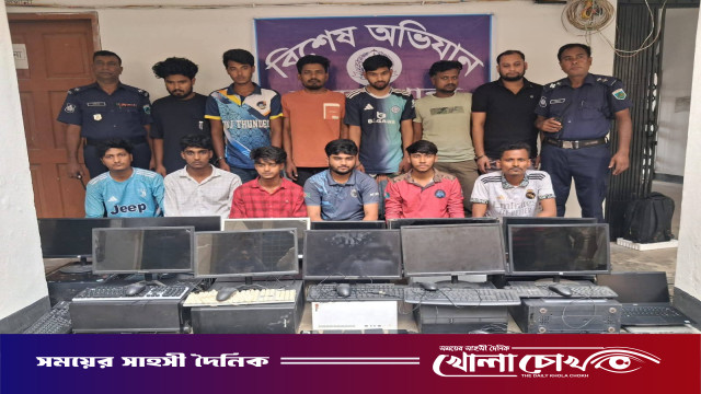 নওগাঁয় পুলিশের বিশেষ অভিযানে অনলাইন জুয়ার মূল হোতাসহ গ্রেপ্তার-১৫