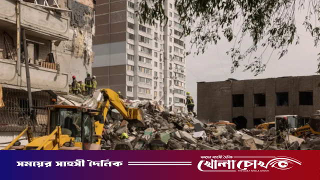 ইউক্রেনে রাশিয়ার ভয়াবহ হামলায় ২৪ প্রাণহানি: পাল্টা আঘাতের কঠোর হুঁশিয়ারি জেলেনস্কির