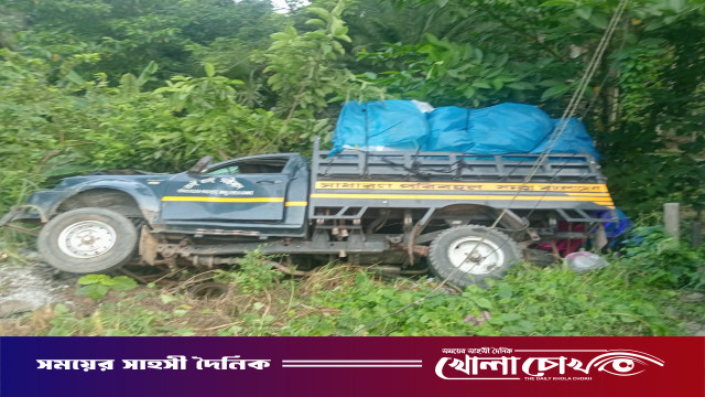 ফরিদপুরে নিয়ন্ত্রণ হারিয়ে উল্টে গেল মিনি পিকআপ, অল্পের জন্য রক্ষা