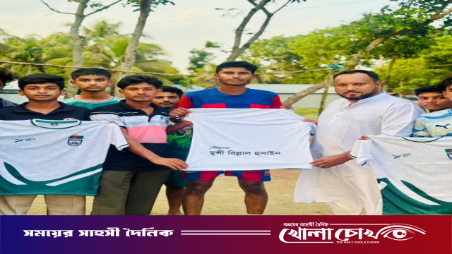 আলফাডাঙ্গায় ক্রীড়াচর্চায় তরুণদের উৎসাহ দিতে জার্সি বিতরণ