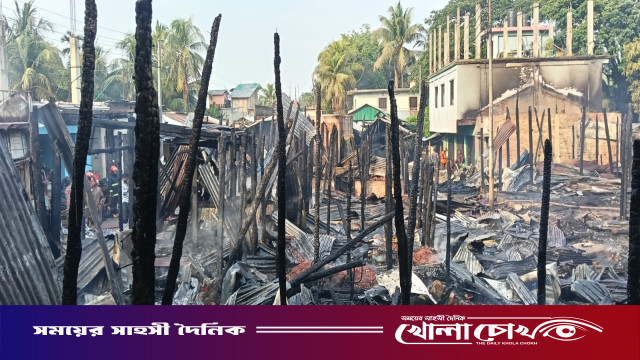 বান্দরবানে ভয়াবহ অগ্নিকাণ্ড: বাঘমারা বাজারে অর্ধশতাধিক দোকান ও বসতঘর ভস্মীভূত