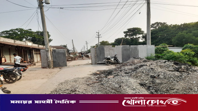 বিকল্প সড়ক ছাড়াই ব্রিজ নির্মাণ: চরম দুর্ভোগে জনজীবন