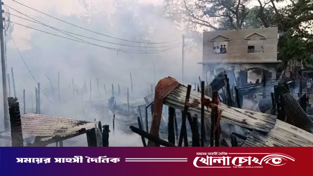 বান্দরবানের বাঘমারা বাজারে ভয়াবহ অগ্নিকাণ্ড: পুড়ে ছাই ৪৮ দোকান ও বসতঘর