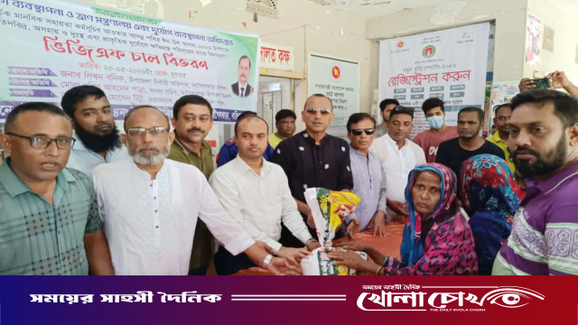 আগৈলঝাড়ায় ঈদুল আযহা উপলক্ষে ভিজিএফ’র চাল বিতরণ শুরু