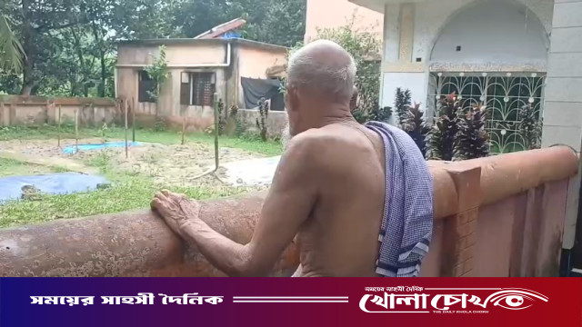 মুন্সীগঞ্জে শিশু রামিসা হত্যা: কবরের পাশে অপলক দৃষ্টিতে বৃদ্ধ দাদা, বিচার দাবিতে উত্তাল এলাকা