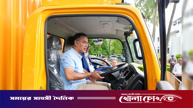 স্পোর্টস ও ইভি গাড়ি বিষয়ক প্রদর্শনীতে প্রধানমন্ত্রী