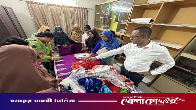ফরিদপুরে প্রশিক্ষণপ্রাপ্ত নারীদের মাঝে সেলাই মেশিন বিতরণ