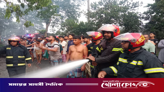 মুন্সীগঞ্জের শ্রীনগরে ভয়াবহ অগ্নিকাণ্ড: ১০ দোকান পুড়ে ছাই