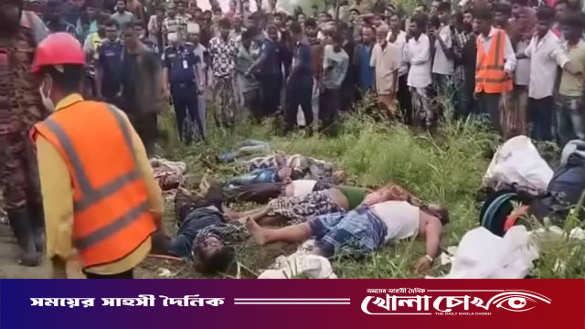 টাঙ্গাইলে রডবোঝাই ট্রাক উল্টে ১৫ জনের মর্মান্তিক মৃত্যু: ১৩ জনই নওগাঁর মান্দার