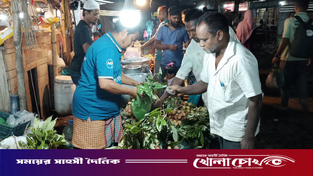 ফরিদপুরে লিচুর আকাশচুম্বী দাম: সাধারণের নাগালের বাইরে প্রিয় ফল ‌