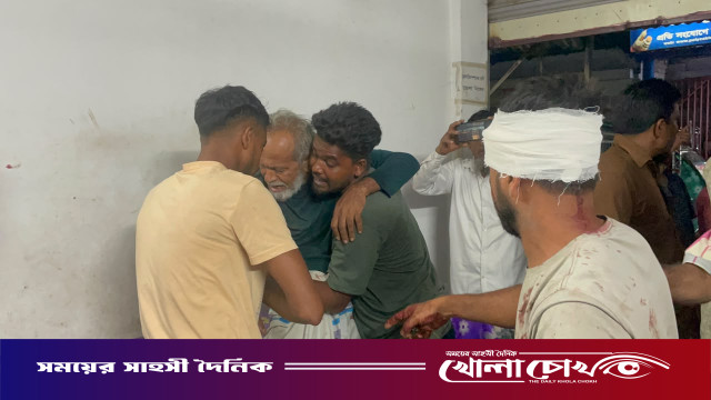 সালথায় ঘরের ওপর গাছ পড়াকে কেন্দ্র করে দুই পরিবারের সংঘর্ষ, আহত ১০