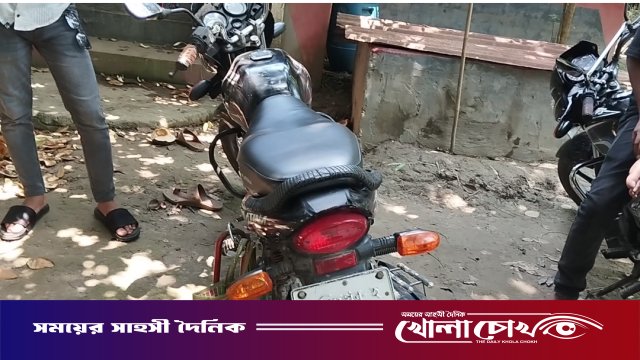 ফরিদপুরের নগরকান্দায় বিদেশ পাঠানোর নামে প্রতারণা: অভিযুক্তকে ঘিরে উত্তেজনা, মোটরসাইকেল ফেলে পলায়ন