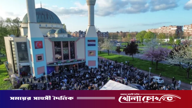 নেদারল্যান্ডসে মসজিদে হামলা ও ভাঙচুরের পর দেয়ালে প্রস্রাব