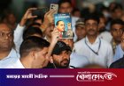 ভারতে পৌঁছেছেন ককরোচ জনতা পার্টির প্রতিষ্ঠাতা, পেলেন বিক্ষোভের অনুমতি