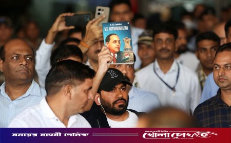 ভারতে পৌঁছেছেন ককরোচ জনতা পার্টির প্রতিষ্ঠাতা, পেলেন বিক্ষোভের অনুমতি