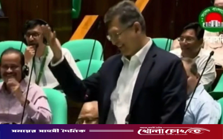 ধর্মমন্ত্রীর পক্ষে দাঁড়ালেন স্বরাষ্ট্রমন্ত্রী, বিরোধীদলের উচ্ছ্বাস