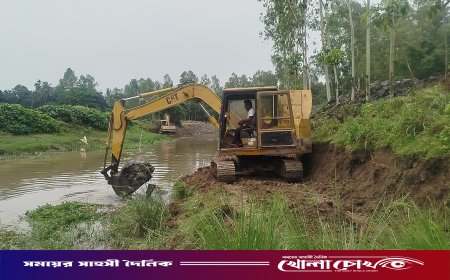 কাগজে-কলমে ৫৯ শ্রমিক, বাস্তবে ভেকু দিয়ে চলছে খাল খনন