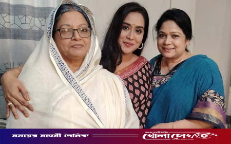 একই ফ্রেমে তিন তারকা: ডলি জহুর, মুনিরা মেমী ও জাকিয়া বারী মম