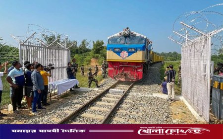 হাসিনার পতনের পর ভারত থেকে আসছে প্রথম ট্রেনের কোচ