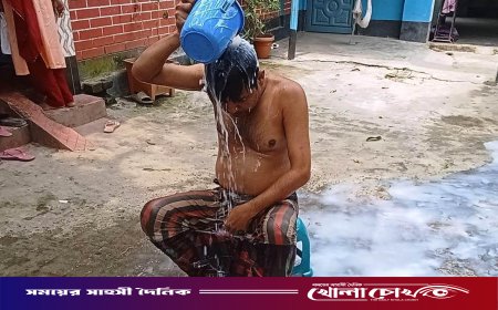 দুধ দিয়ে গোসল করে রাজনীতি ছাড়ার ঘোষণা