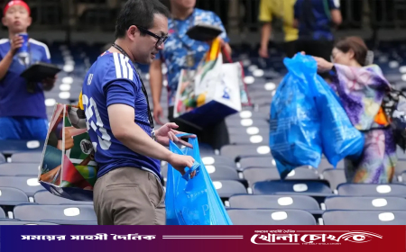 ম্যাচ শেষে স্টেডিয়াম পরিষ্কার করলেন জাপানি সমর্থকরা