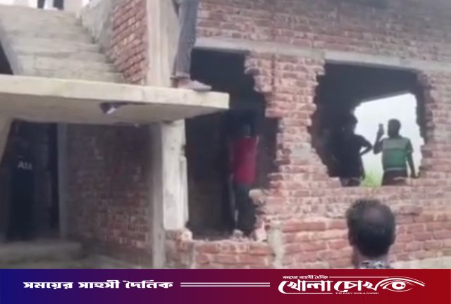 ভাঙ্গায় কথিত মাদক ব্যবসাহীর বাড়িতে ভাঙচুর ও অগ্নিসংযোগ, এলাকায় উত্তেজনা
