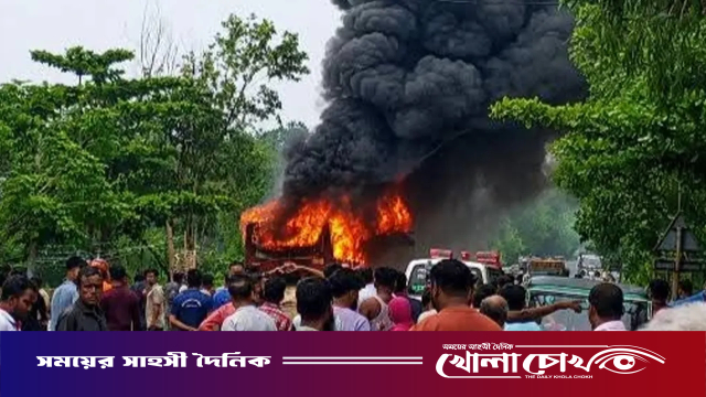 ফটিকছড়িতে দুর্ঘটনায় বাবা-ছেলের মৃত্যু, বাসে আগুন