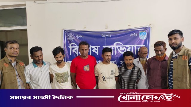 আশুলিয়ায় ডিবির অভিযান: জুয়ার আসর থেকে ৭ পেশাদার জুয়াড়ি গ্রেফতার