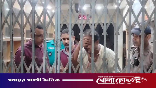 থানার ভেতরে স্বেচ্ছাসেবক দল নেতাকে বেধড়ক মারধর, ৩ পুলিশ প্রত্যাহার