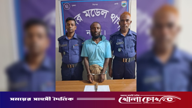 নওগাঁয় ধারালো হাসুয়ার ভয় দেখিয়ে ছিনতাই, গ্রেফতার ১