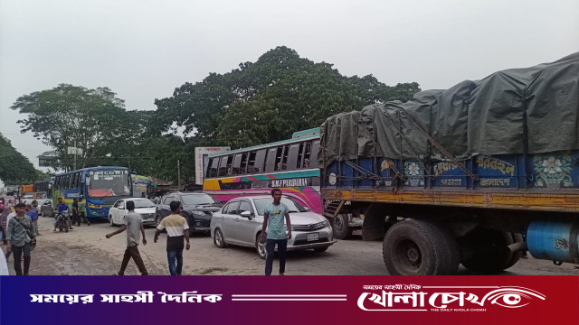 মাদারীপুরে বাসচাপায় ৩ বছরের শিশুর মৃত্যু: ঢাকা-বরিশাল মহাসড়ক ২ ঘণ্টা অবরোধ