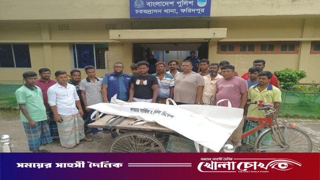 ফরিদপুরে পদ্মা নদীতে ট্রাক্টরসহ পড়ে চালকের মৃত্যু, পরিবারকে আর্থিক সহায়তা