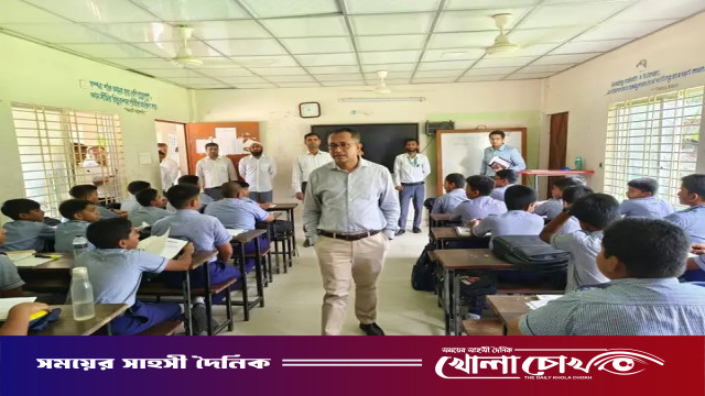 ফরিদপুর জেলা প্রশাসন স্কুল পরিদর্শন করলেন জেলা প্রশাসক