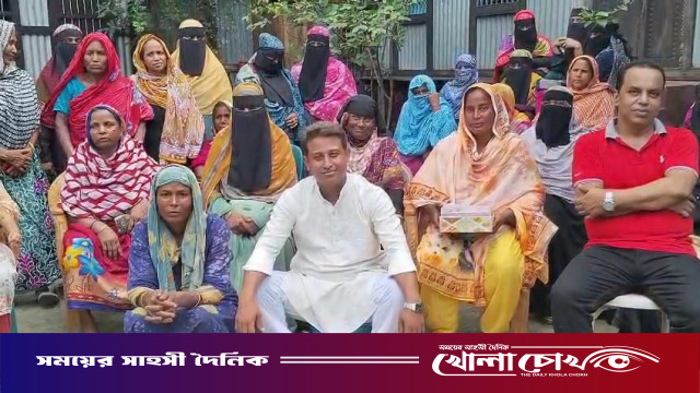 শ্রীনগরে ষোলঘর ইউনিয়নের চেয়ারম্যান প্রার্থী জাকির হোসেনের উঠান ও মিষ্টি বিতরণ