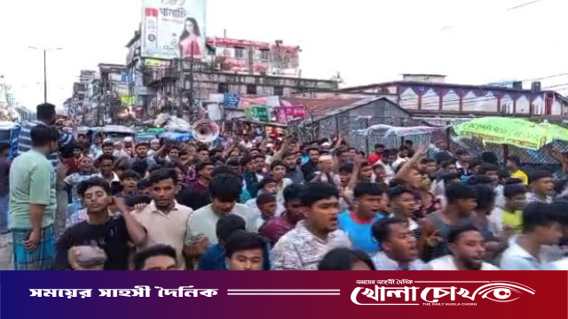 মাদক বিবাদে স্কুলছাত্রকে কুপিয়ে হত্যা, নোয়াখালীতে লাশ নিয়ে বিক্ষোভ