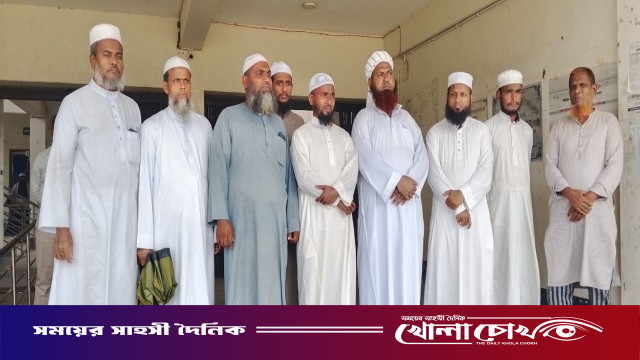 আগৈলঝাড়ায় উপজেলা জামে মসজিদের মাইকের তার ছেঁড়ার ঘটনায় দুই কর্মচারীকে শোকজ